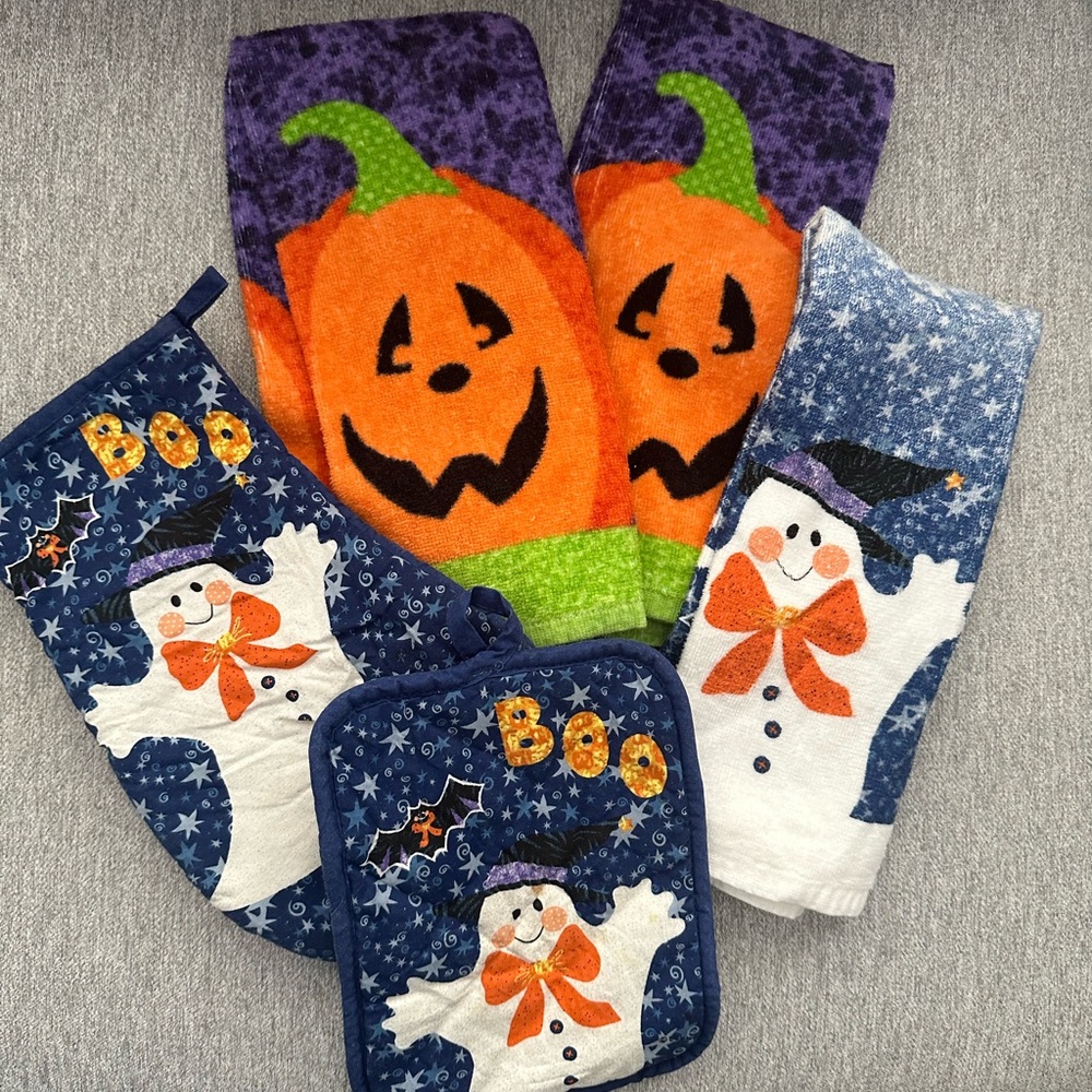 Halloween kitchen linens